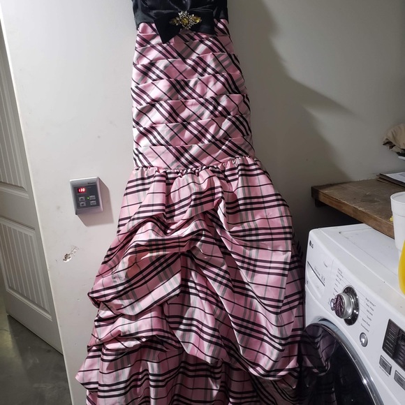 Prom - Picture 3 of 3